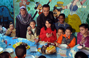 طارق علام مع لاطفال