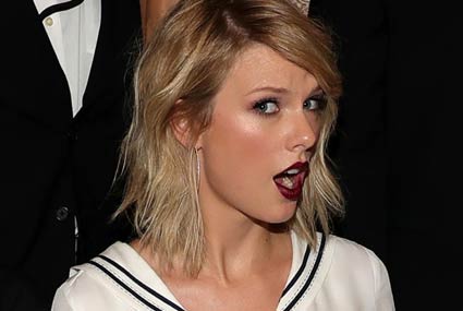 تايلور سويفت‎ شاركت محبيها لحظاتهم الخاصة فأسرت قلوبهم أكثر