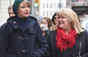 تايلور سويفت مع والدتها &quot;أندريا&quot;