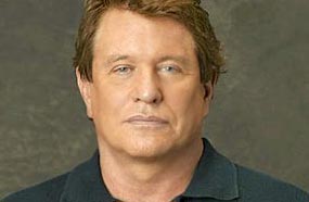 النجم الأمريكي توم برينجر يشارك في عضوية لجنة التحكيم الدولية