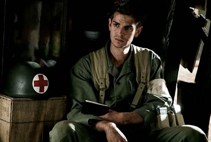 الممثل البريطاني أندرو جارفيلد مرشح لجائزة أفضل ممثل عن دوره في فيلم Hacksaw Ridge ، جارفيلد  قد رشح مؤخرا لجائزة جولدن جلوب عن نفس الدور