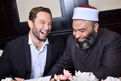 تامر شلتوت يمازح المأذون