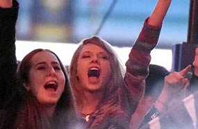 تايلور سويفت متحمسة لأغاني حبيبها