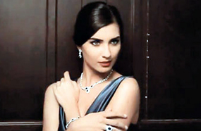 توبا بويوكسن تتزين بمجوهرات  &quot;ARTĒ Madrid&quot;