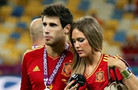 ماريا، وهي العارضة الإسبانية الشهيرة، صديقة لاعب وسط منتخب إسبانيا والفريق البافاري خافي مارتينيز، وكان ظهورها الأبرز مع مارتينيز خلال نهائي كأس الأمم الأوروبية في 2012، التي احتفل صديقها مع رفاقه بلقبها. 
