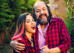 إيمي طلعت زكريا تنشر صورة لوالدها مع هؤلاء الفنانين