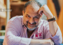 خالد الصاوي بشكل مختلف ويحاول قتل نفسه في الإعلان الدعائي الأول لفيلم "الضيف"