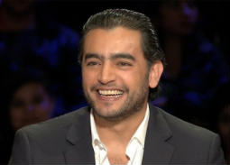 صورة- ابنتا هاني سلامة تظهران معه للمرة الأولى... أصبحتا شابتين