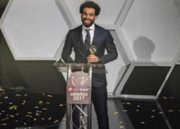 نجوم الفن يتغنون بمحمد صلاح بعد فوزه بجائزة أفضل لاعب في إفريقيا.. فيلم سينمائي عن فخر العرب