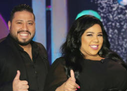 فيديو- بطريقة البط... شيماء سيف وزوجها يتمنيان عاما سعيدا