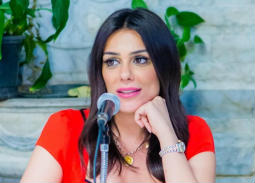 بغلاف مجلة "حواء"... إنجي المقدم تحيي ذكرى والدتها