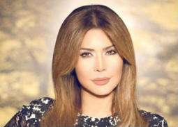 فيديو- طفل يسقط نوال الزغبي على الأرض