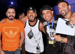 بالفيديو- تامر حسني مع كريم محسن وحسام الحسيني في بروفات حفل الساحل
