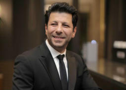 صورة- إياد نصار لـ منتقدي مظهره: أنا ممثل مش مصارع