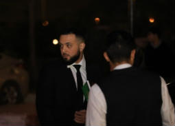 بالصور- رامي عز الدين يتقبل عزاء أخيه هيثم زكي
