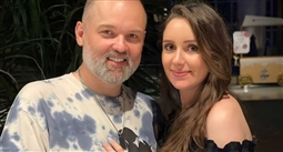 محمد محمود عبد العزيز وزوجته