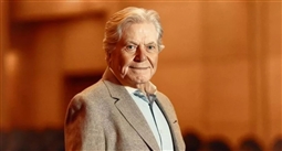 الفنان الكبير ورئيس مهرجان القاهرة السينمائي حسين فهمي