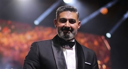 ياسر جلال أثناء تكريمه في مهرجان وهران 