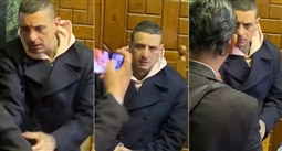 انفعال الفيشاوي في عزاء والدته سمية الألفي