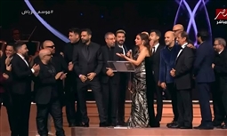 أنغام وصناع الأغنية المصرية أثناء غناء يا حبيبتي يا مصر