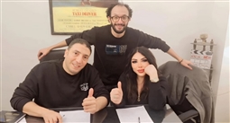 غادة إبراهيم أثناء توقيع التعاقد على مسلسل (إعلام وراثة)