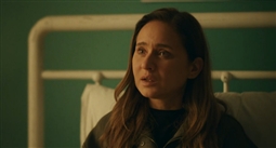 نيللي كريم في مشهد من مسلسل "على قد الحب"