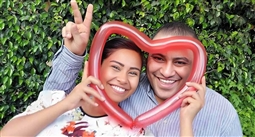 صورة سابقة لشيرين عبد الوهاب وشقيقها محمد