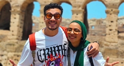 أحمد عبد الوهاب وزوجته
