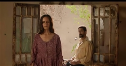 ريم حجاب وخالد كمال في مشهد من فيلم "نهار عابر"