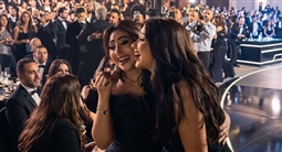 ياسمين عبد العزيز وبوسي (الصورة معالجة بالذكاء الاصطناعي)