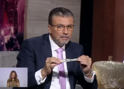 حول 100 جنيه لـ 100 دولار.."الساحر عزام" يبهر عمرو الليثي بقدراته
