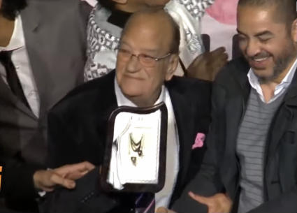 حسن حسني يطلب الدعاء له بالسينما والتليفزيون