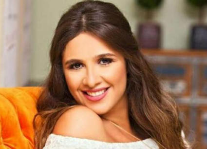 بأغنية عمرو دياب..ياسمين عبد العزيز تستعيد ذكريات ظهورها في الإعلانات